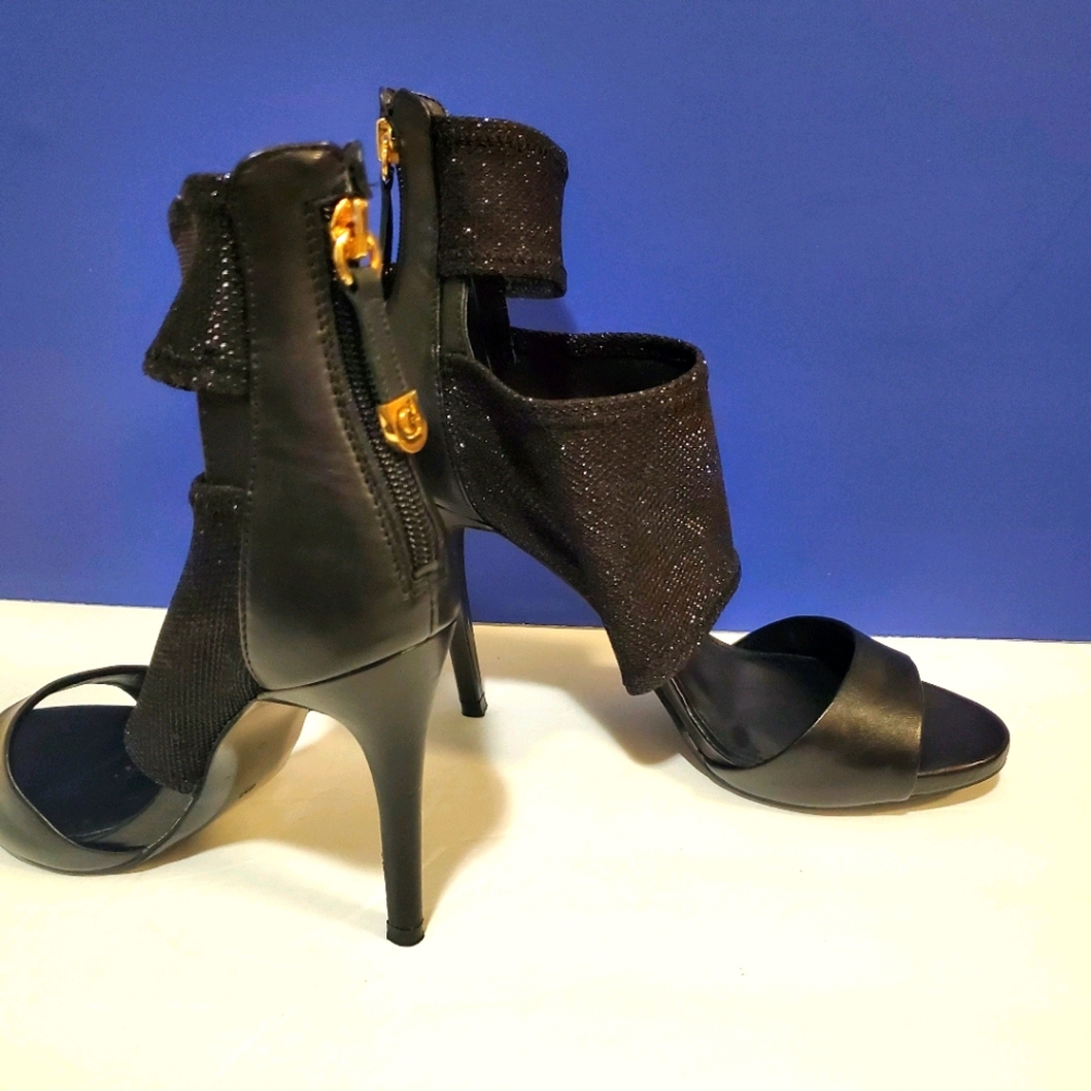 Guess women black Leather high heels sandals. 8M